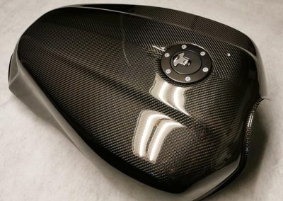 Atelier partagé et fabrication de pièces carbone chez 13.8 COMPOSITES