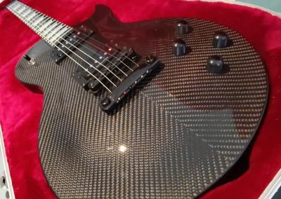 Création guitare électrique Les Pauls Gibson en fibre de carbone chez 13.8 Composites